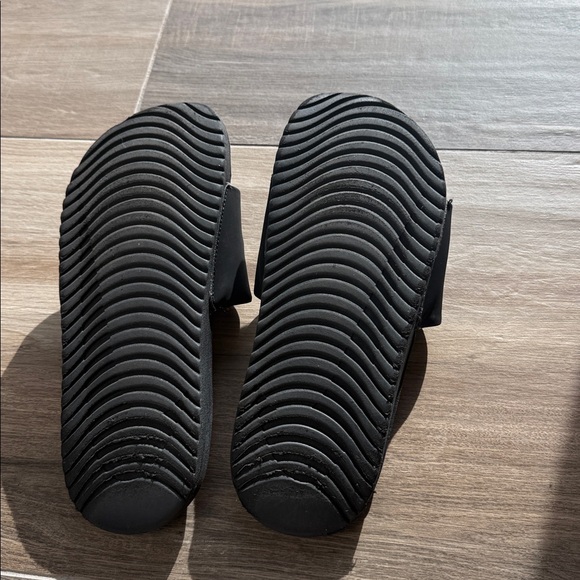 Nike Boys Sandals! - Picture 3 of 7